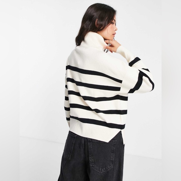 ⭐️Beautiful striped black and white knit sweater women’s large - Picture 6 of 8